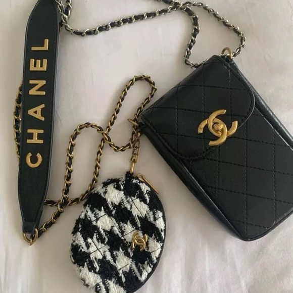 CHANEL Handbags - chanel makeup phone crossbody bag new with coin purse